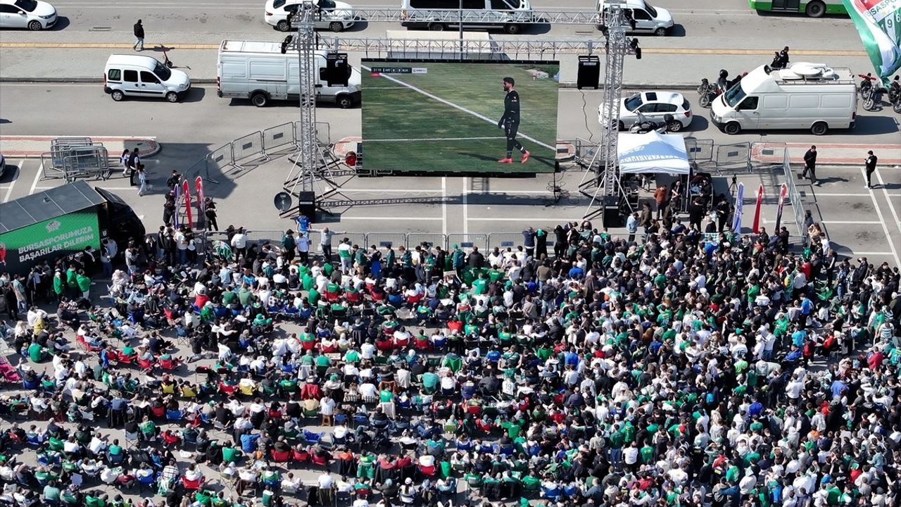 Bursaspor'un Şampiyonluğu Coşku ile Kutlanıyor