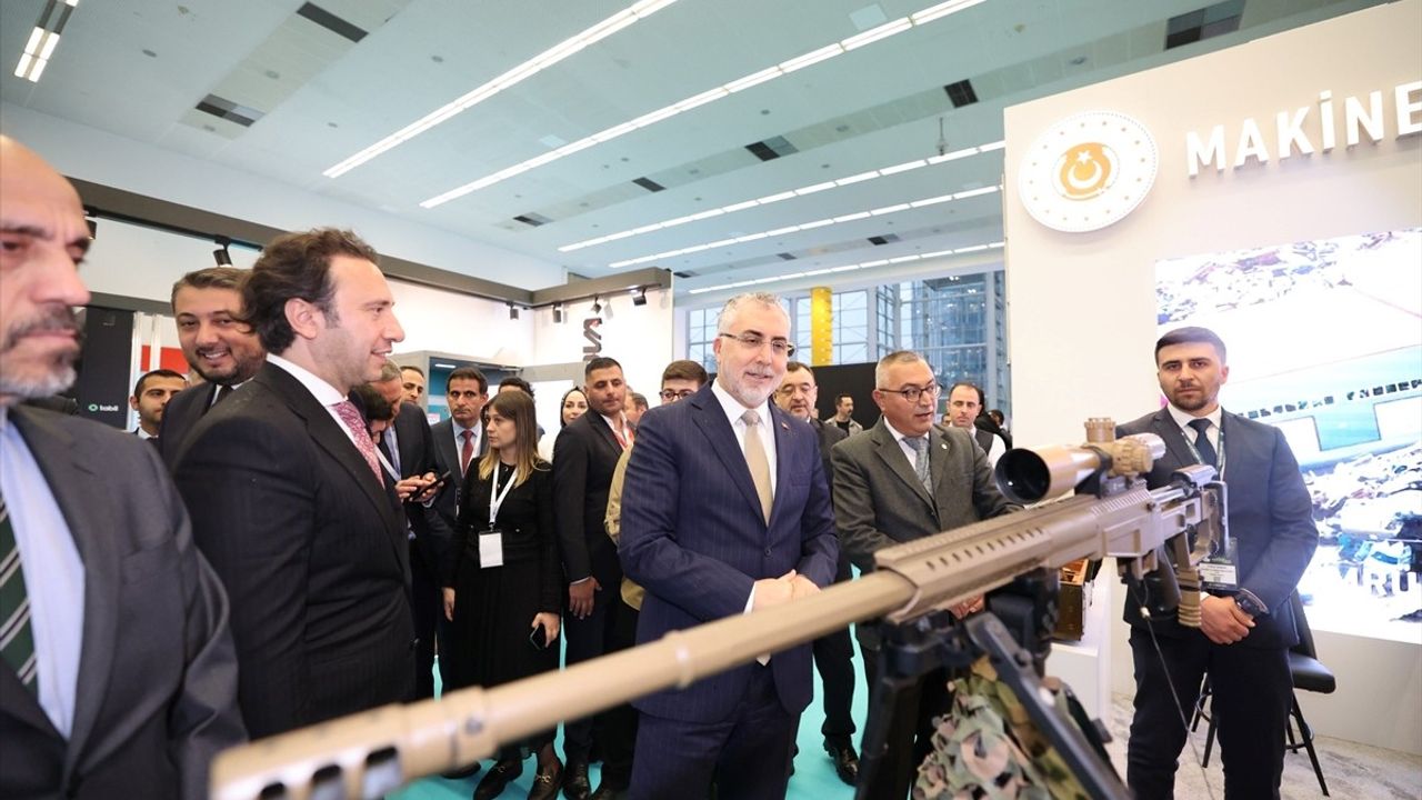 Çalışma ve Sosyal Güvenlik Bakanı Işıkhan, 7. Verimlilik ve Teknoloji Fuarı'nı Ziyaret Etti