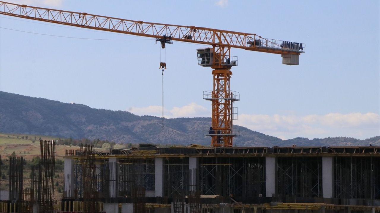 Çankırı'da İnşaat İşçisi Vinçten Düşerek Hayatını Kaybetti