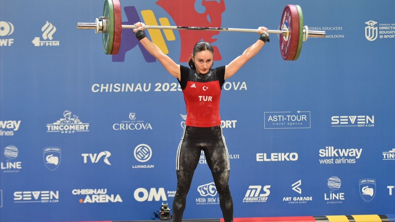 Cansel Özkan Avrupa Halter Şampiyonası'nda Bronz Madalya Kazandı