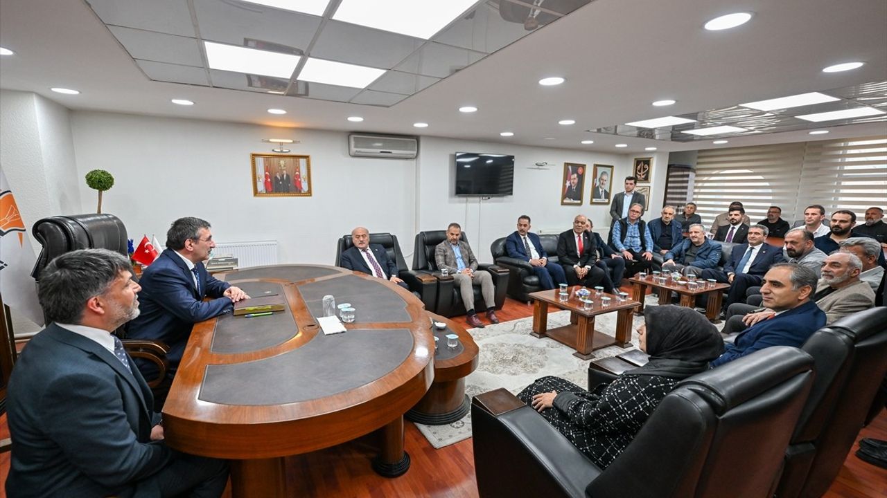 Cumhurbaşkanı Yardımcısı Yılmaz Erzincan'da Hastane Ziyareti Gerçekleştirdi
