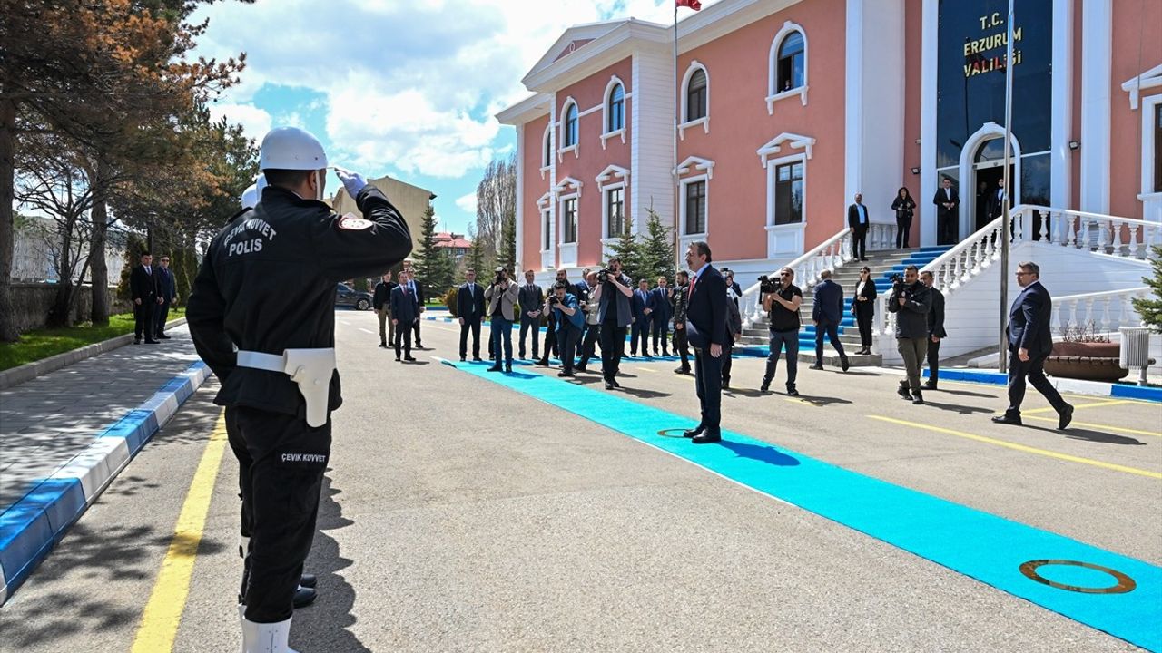 Cumhurbaşkanı Yardımcısı Yılmaz Erzurum Valiliği'nde