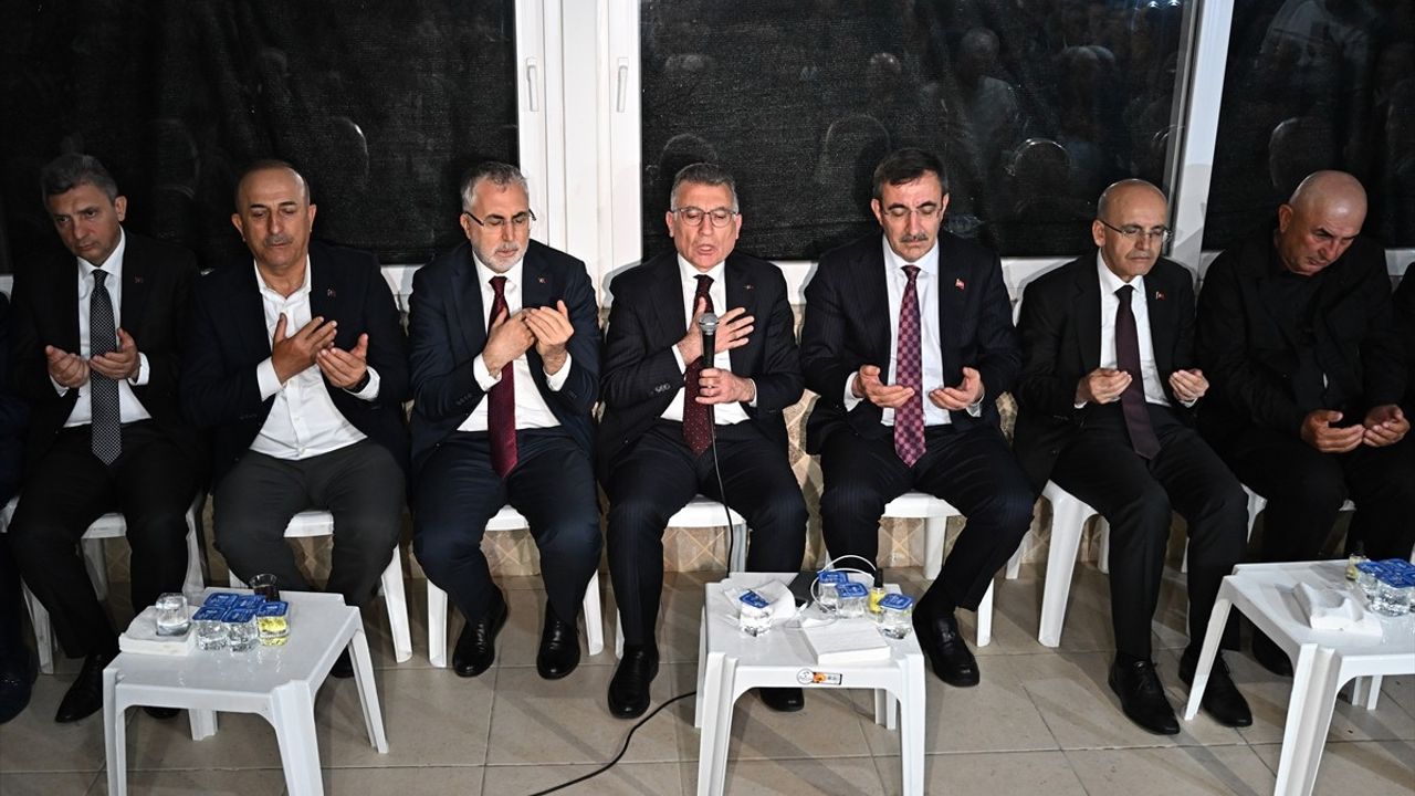 Cumhurbaşkanı Yardımcısı Yılmaz ve Bakanlar, Mevlüt Çavuşoğlu'na Taziye Ziyareti Gerçekleştirdi