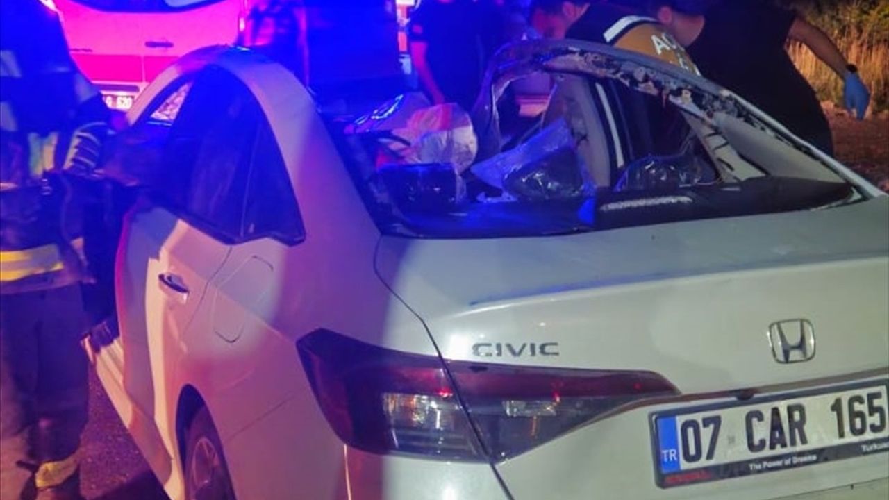 Denizli'de Ata Çarpan Araçta Bir Kişi Hayatını Kaybetti