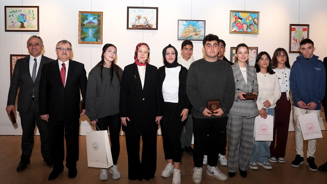 Devlet Korumasındaki Çocuklardan 23 Nisan'a Özel Sergi