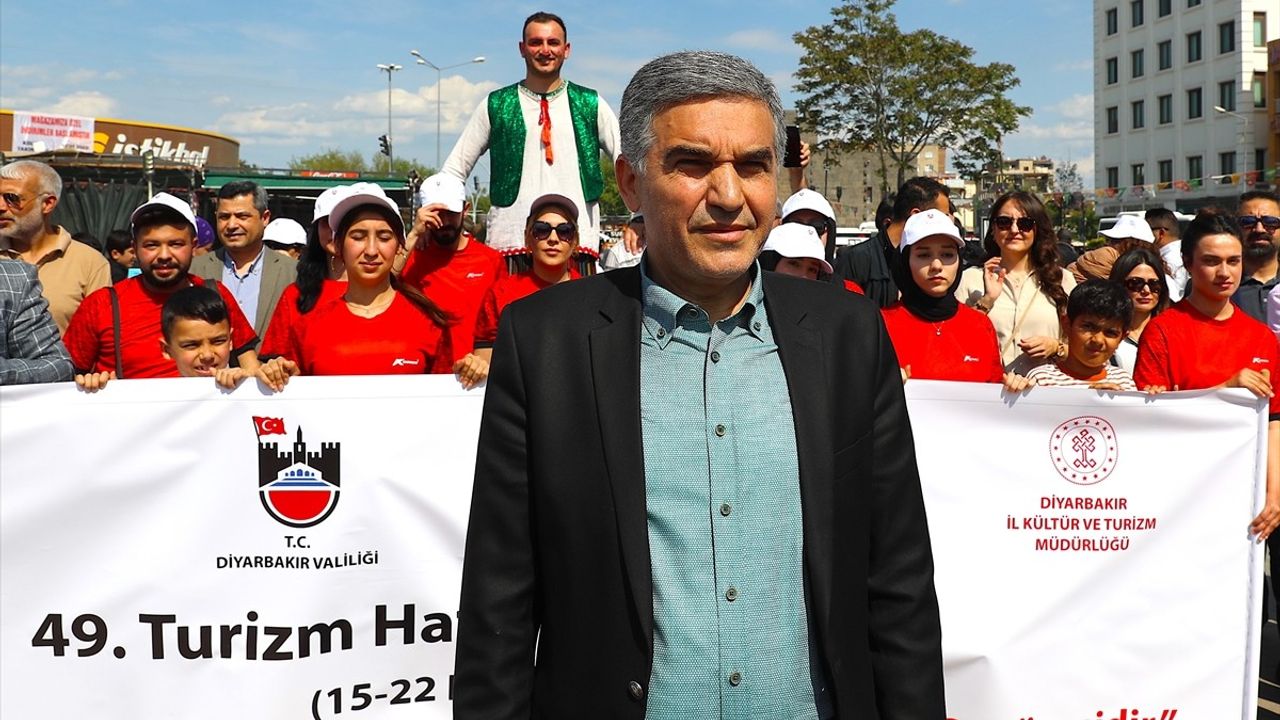 Diyarbakır'da Turizm Haftası Kortej Yürüyüşü Gerçekleşti