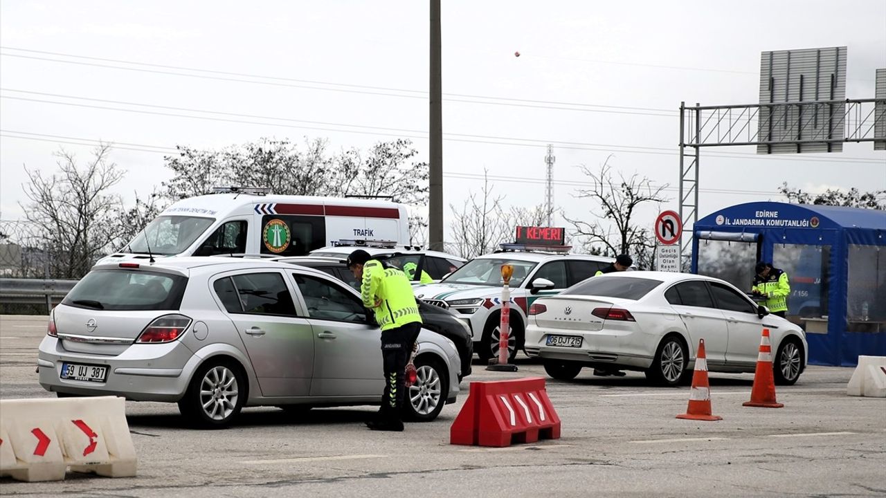 Edirne'de Jandarmadan Bayram Trafik Denetimleri