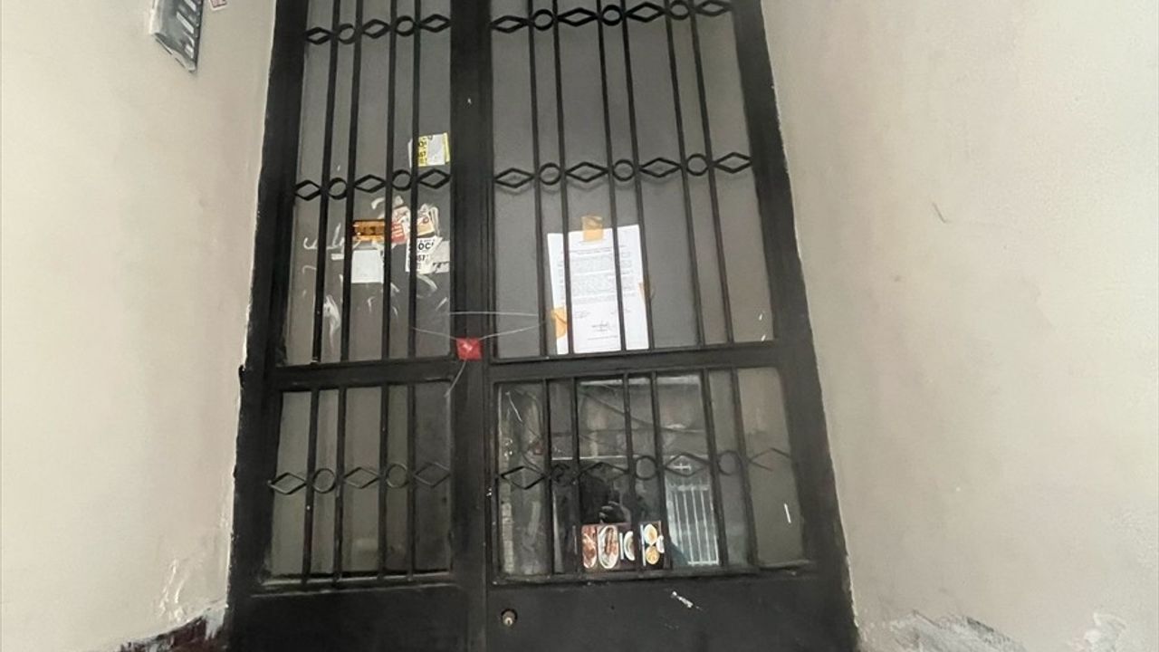 Fatih'te Deprem Sonrası Mühürlenen Binalar