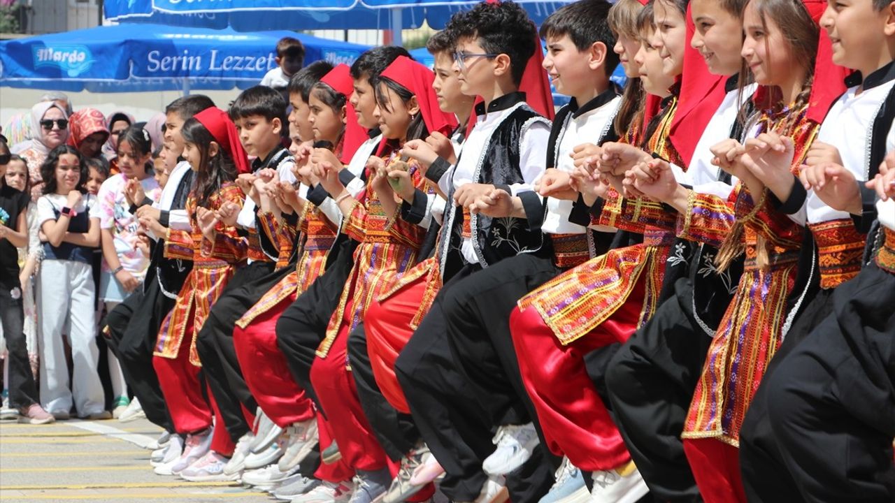 Gaziantep ve Çevresindeki İllerde 23 Nisan Coşkuyla Kutlandı