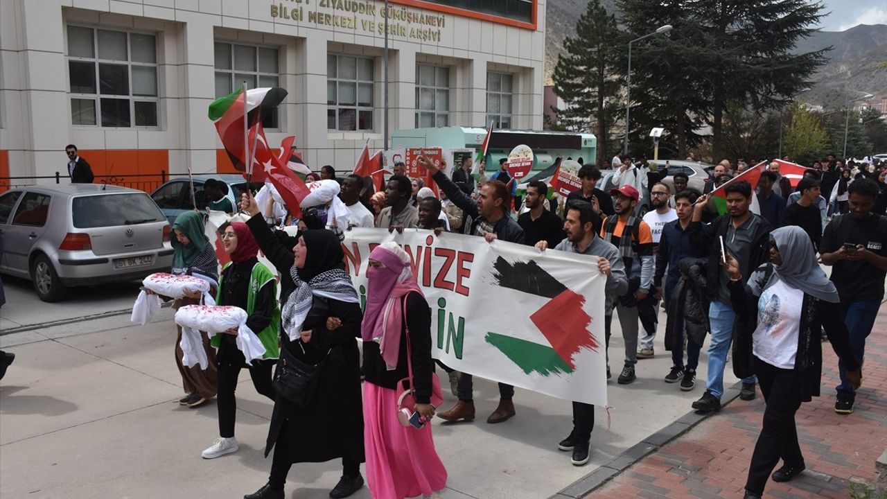 Gümüşhane'de Öğrencilerden İsrail'e Protesto