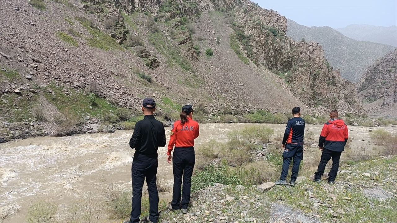 Hakkari'de Kayıp Kadın İçin Arama Faaliyetleri Devam Ediyor
