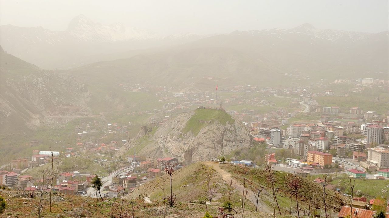 Hakkari'de Toz Taşınımı Hayatı Olumsuz Etkiliyor