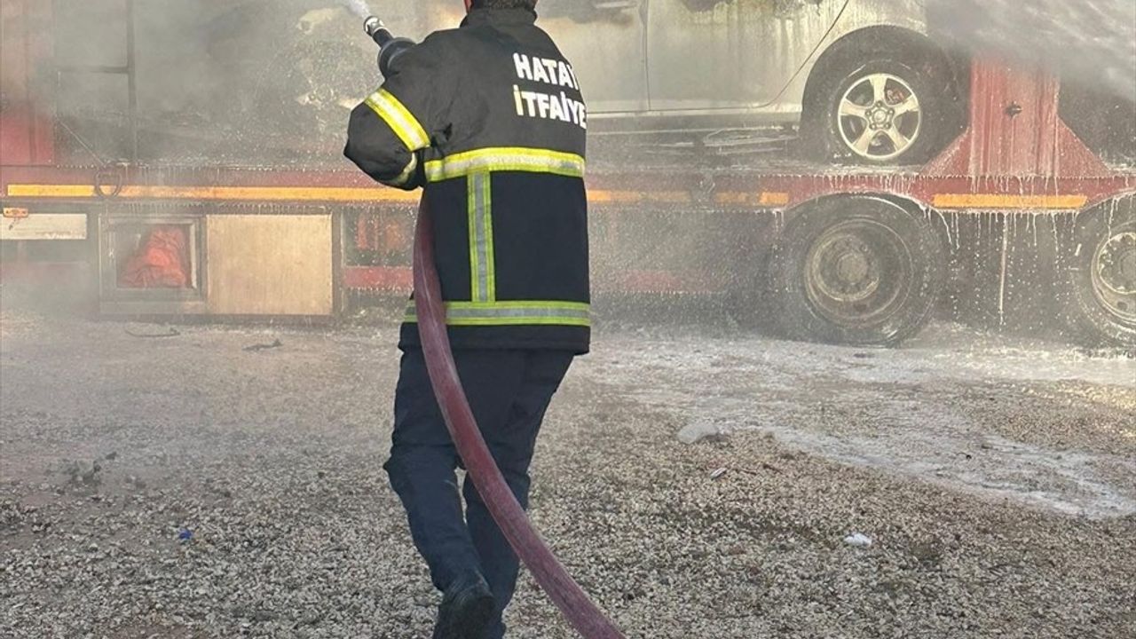 Hatay'da Tır Yangını: 6 Araç Yanarak Kullanılamaz Hale Geldi