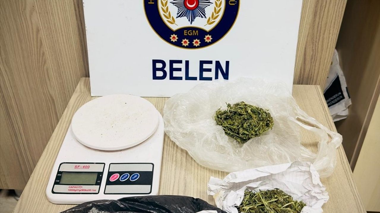 Hatay'da Uyuşturucu Satıcıları Suçüstü Yakalandı