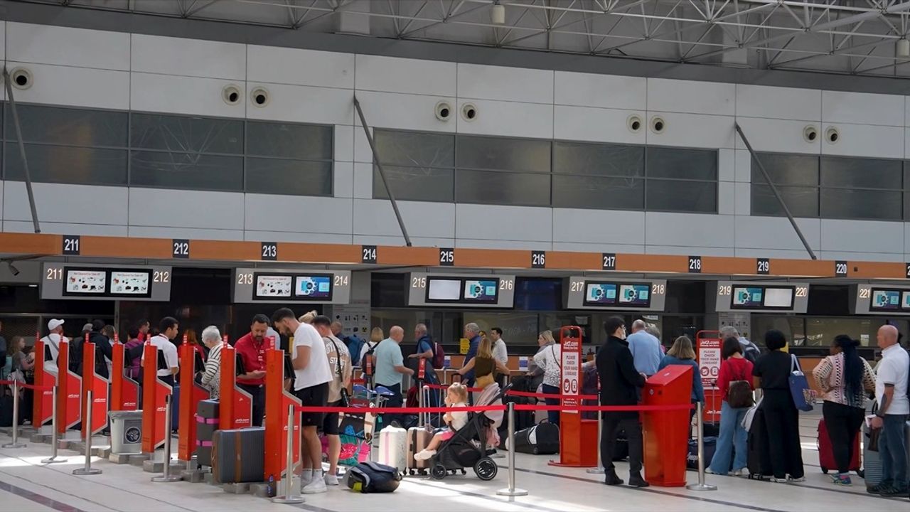 Havalimanlarında Ramazan Bayramı Döneminde Yoğun Yolcu Trafiği