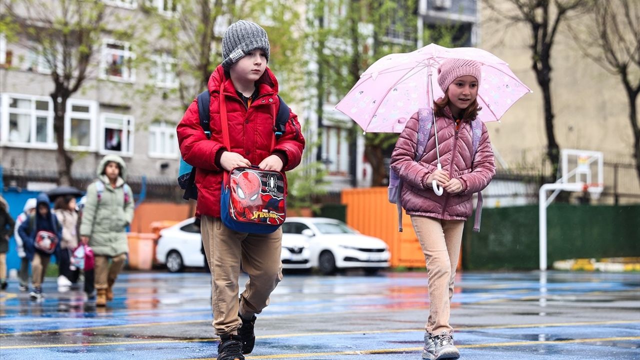 İstanbul'da Ara Tatil Sonrası Okul Zilin Çaldı