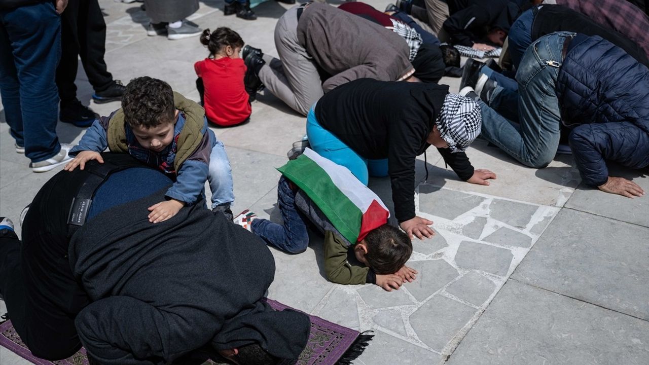 İstanbul'da Gazze Saldırıları Protesto Edildi