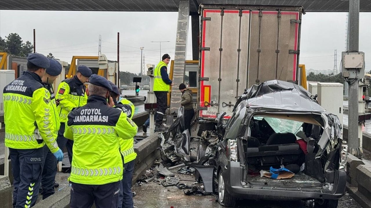 İstanbul'da Otoyolda Trafik Kazası: Bir Sürücü Hayatını Kaybetti
