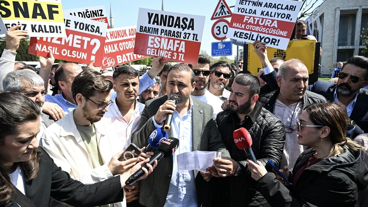 İstanbul'da Özel Halk Otobüsü Sahiplerinden İBB'ye Eylem