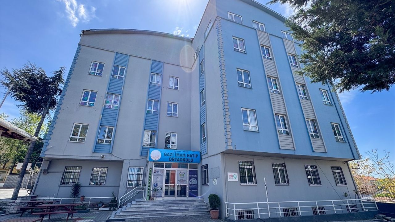 İstanbul'daki Deprem Sonrası Riskli Okullar Boşaltıldı