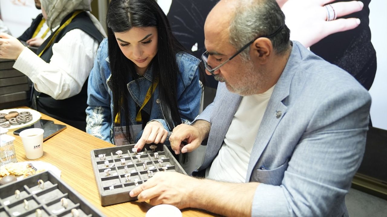 İstanbul Jewelry Show'da 12 Milyon Liralık Su Yolu Gerdanlık Sergileniyor