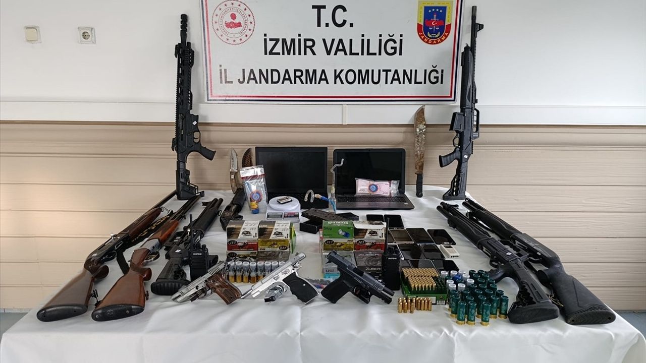 İzmir'de Silahlı Suç Örgütüne Baskın: 6 Gözaltı