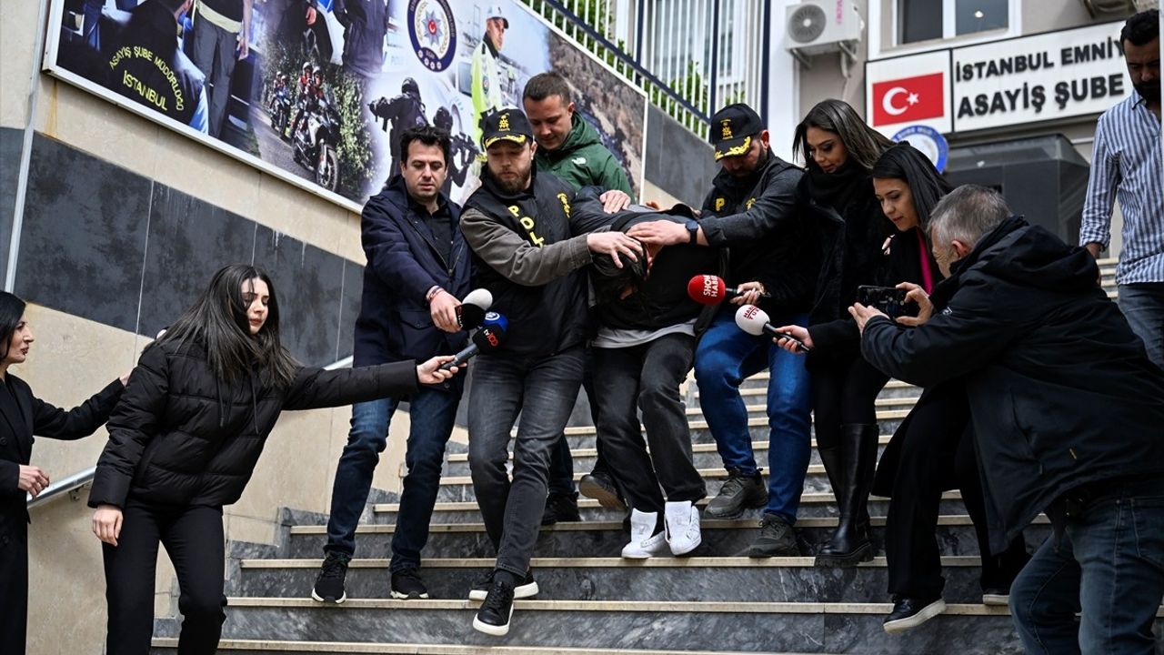 Kadıköy'de Bıçaklı Saldırı Sonrası Tehditler: 5 Şüpheli Adliyeye Sevk Edildi
