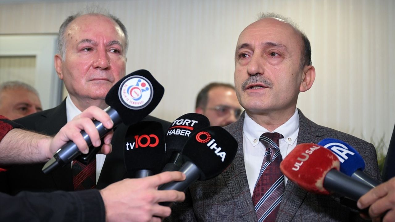 Kamu İşçileri İçin Sözleşme Görüşmeleri Başladı