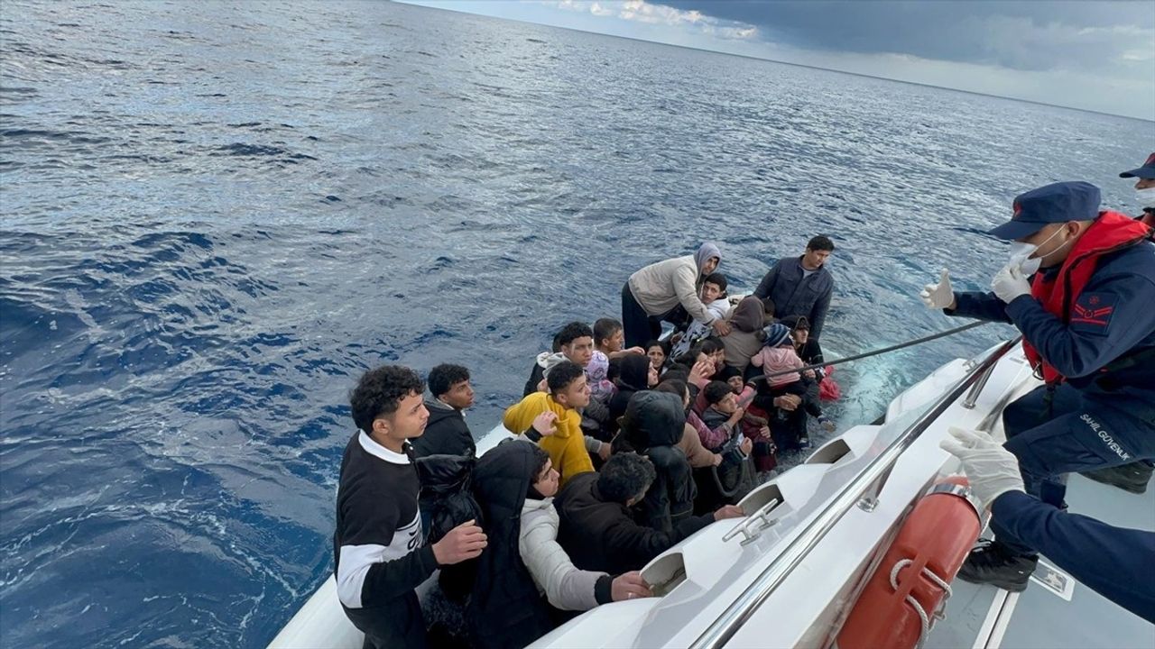 Kaş Açıklarında Düzensiz Göçmen Kurtarma Operasyonu