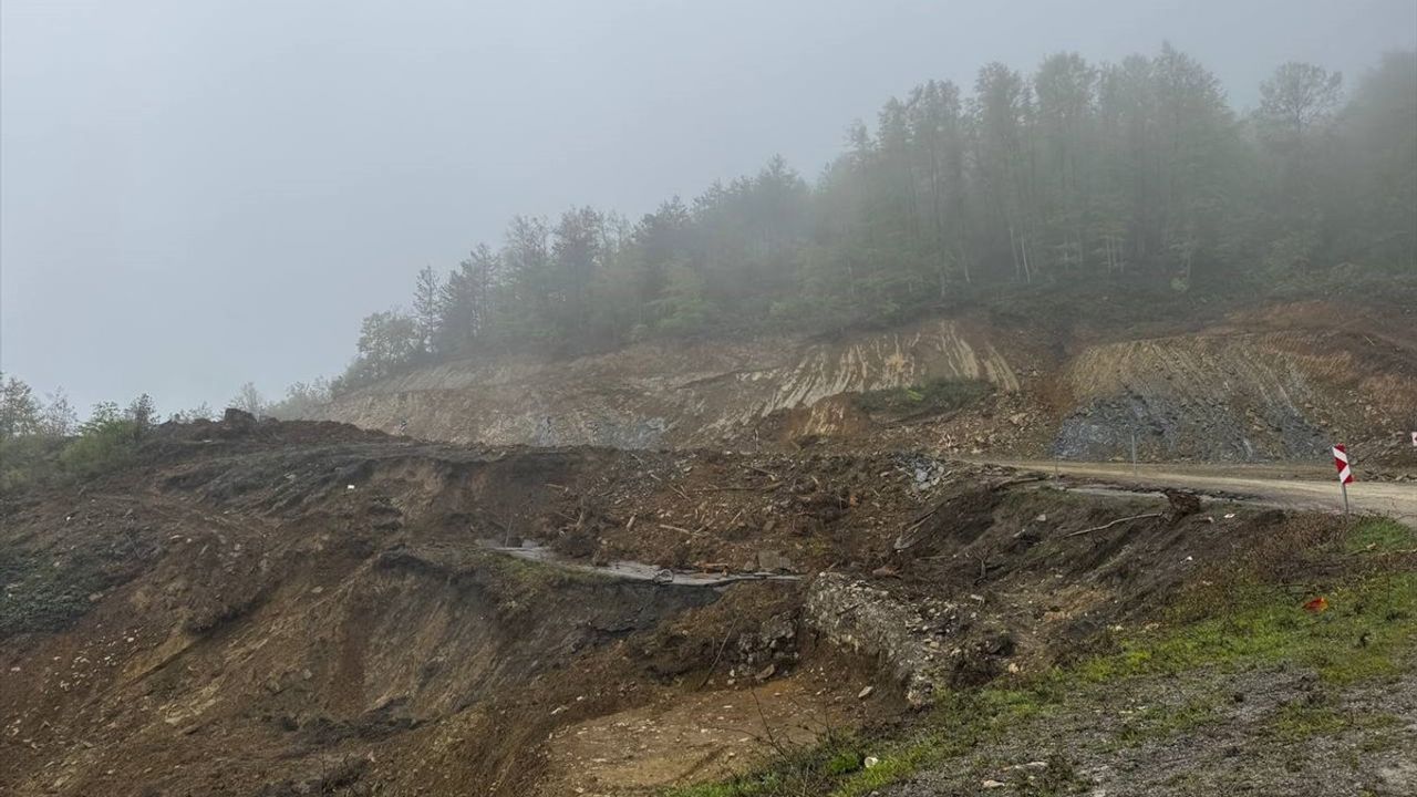Kastamonu-Çatalzeytin Kara Yolunda Heyelan Çalışmaları Devam Ediyor