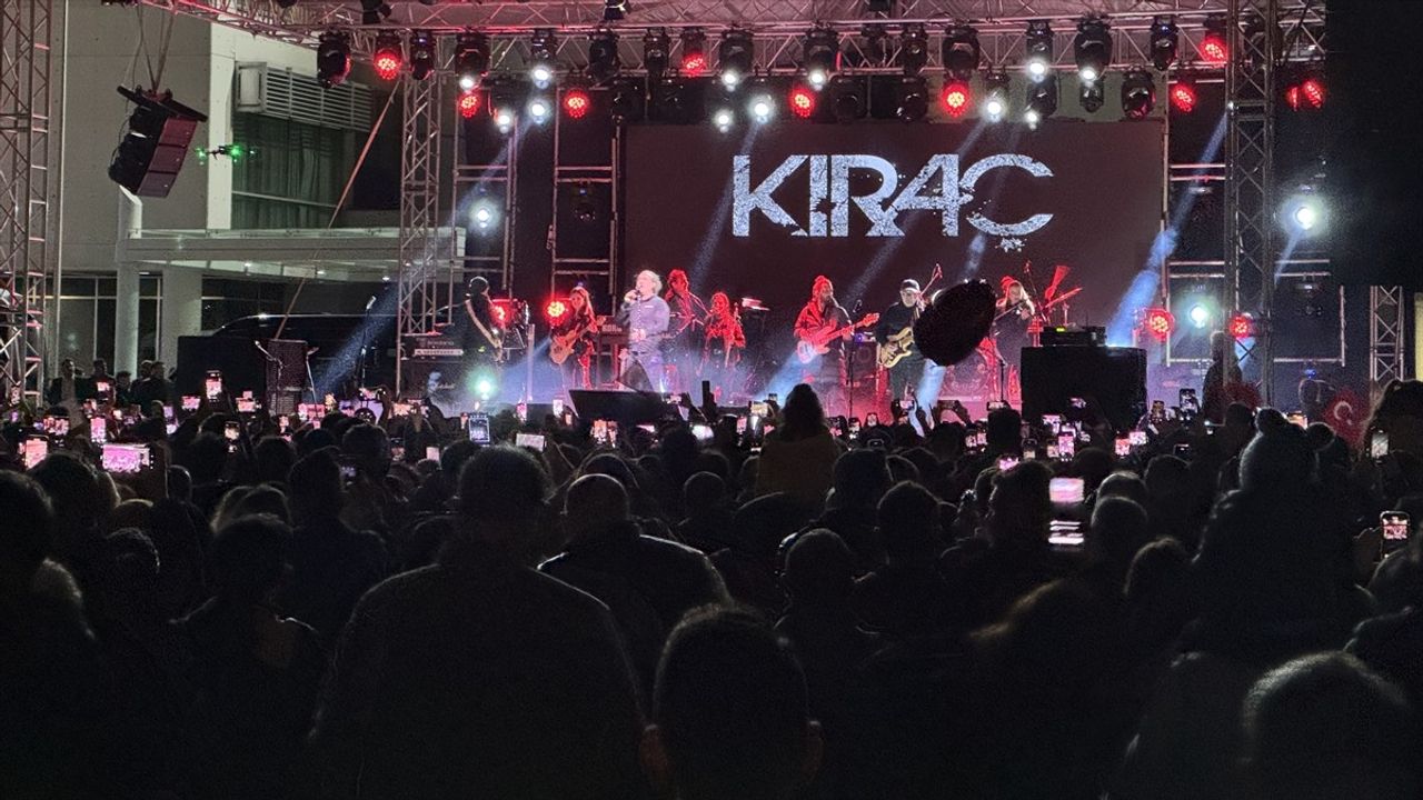 Kıraç Kahramanmaraş'ta İstiklal Madalyası Kutlamasında Konser Verdi