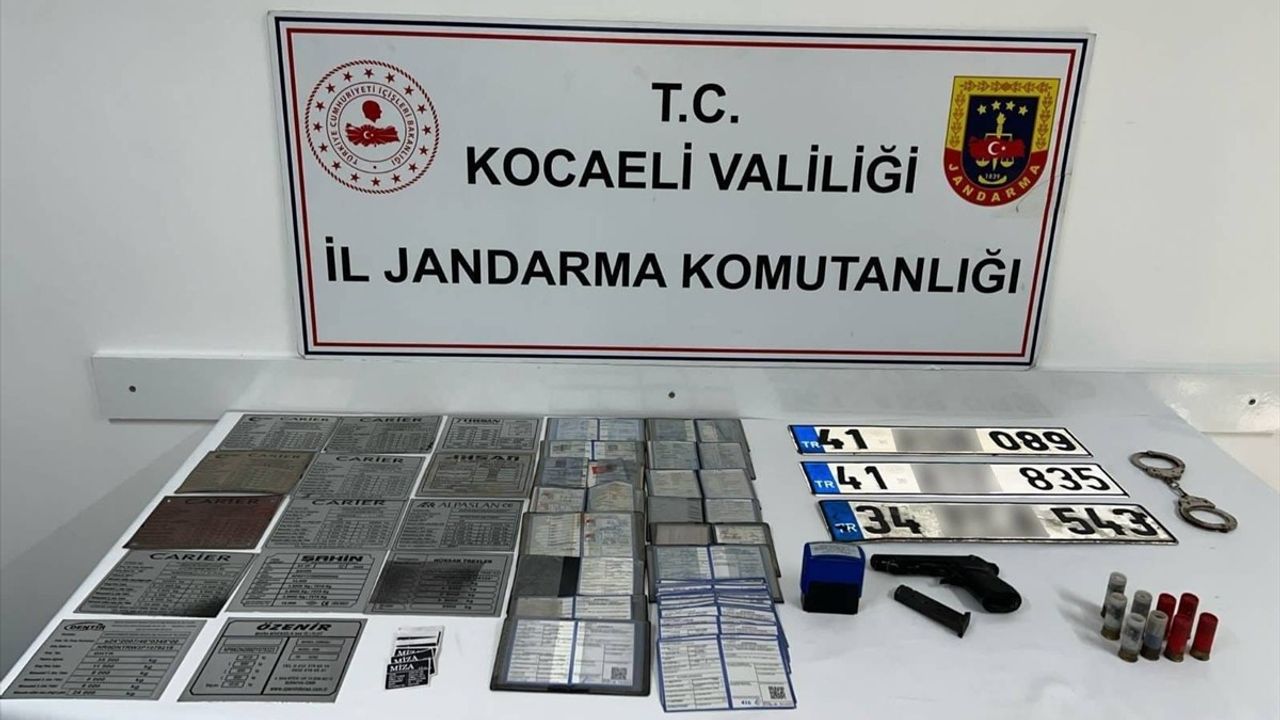 Kocaeli'de Kaçak Araç Operasyonu: 6 Tutuklama