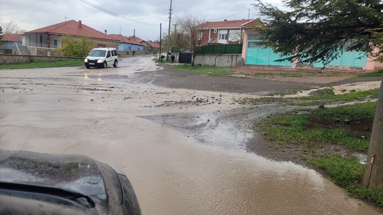 Konya'da Şiddetli Yağışlar Su Baskınlarına Yol Açtı