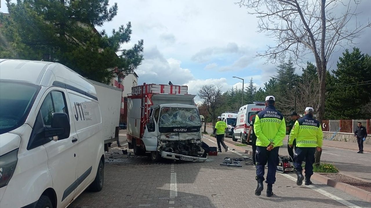 Konya'da Trajik Trafik Kazası: Kamyonet Sürücüsü Hayatını Kaybetti
