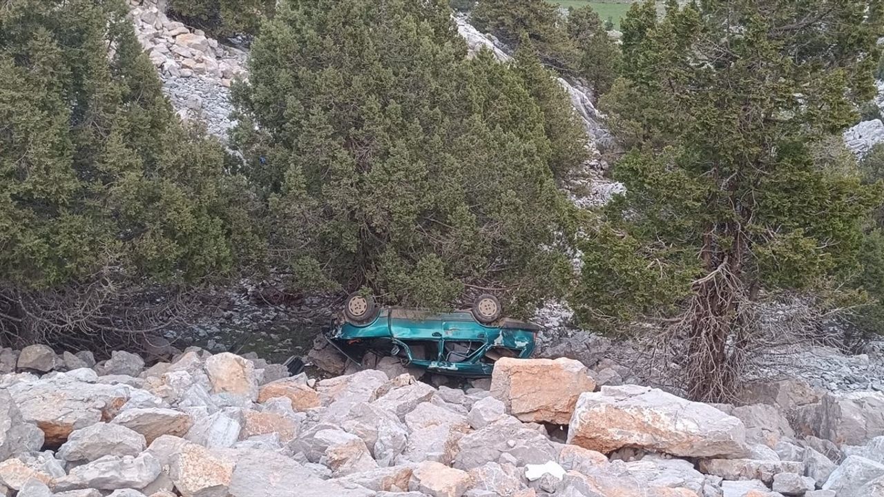 Konya'da Uçuruma Devrilen Araçta Yaralılar Var