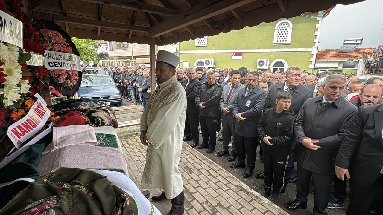 Kuzey Marmara Otoyolu'nda Trajik Kaza: Öğretmen Vahide Kalyoncu Hayatını Kaybetti
