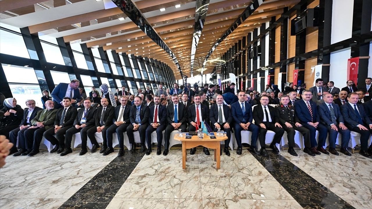 Kuzeydoğu Anadolu Kariyer Fuarı'nda Savunma Sanayisindeki Başarılar Vurgulandı