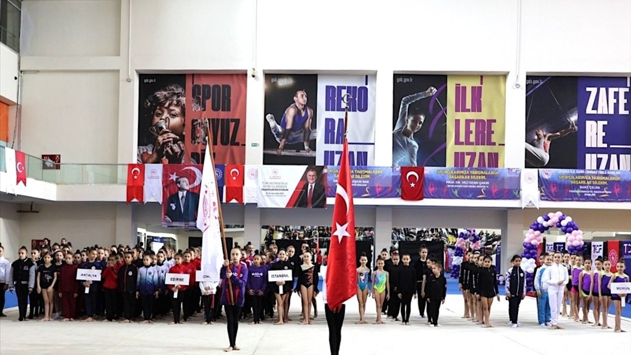 Mersin'de Ritmik Cimnastik Küçükler Federasyon Kupası Heyecanı