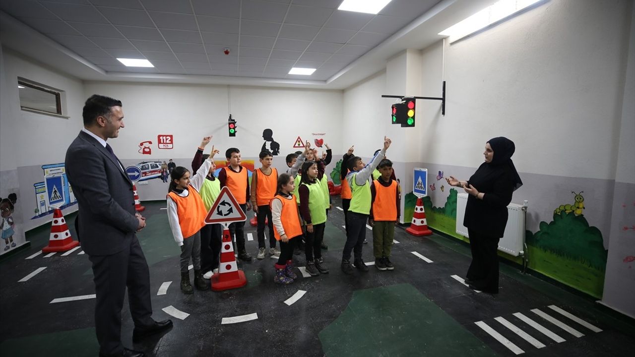 Muş'ta Öğrenciler İçin Özel Trafik Eğitimi