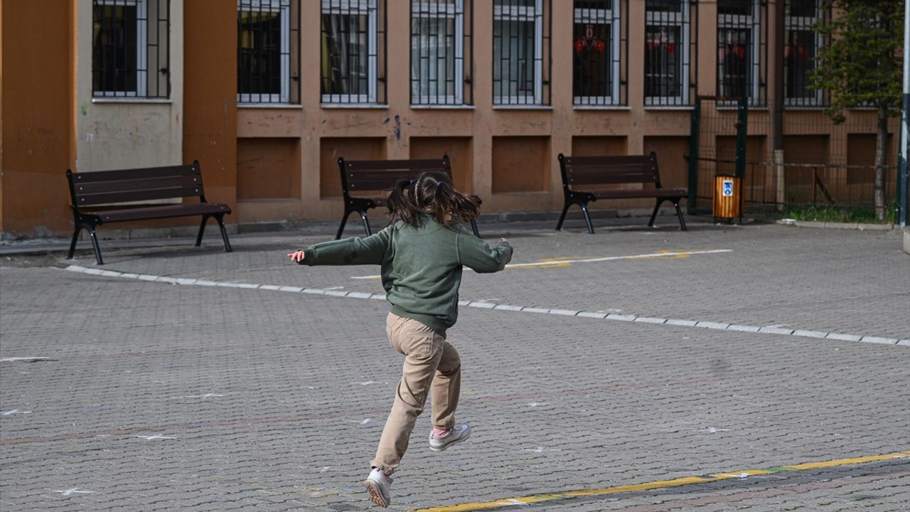 Okullarda Ara Tatil Sonrası İlk Derse Başlandı