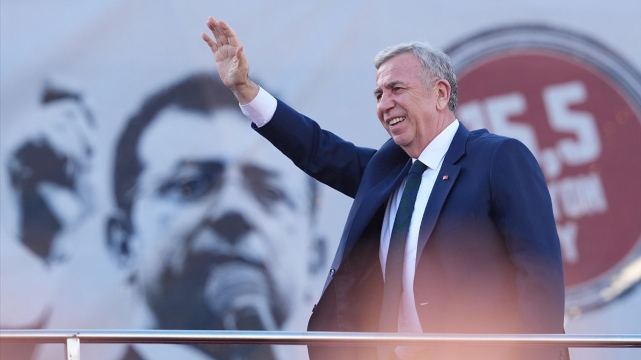 Özgür Özel'den CHP Mitinginde Önemli Açıklamalar