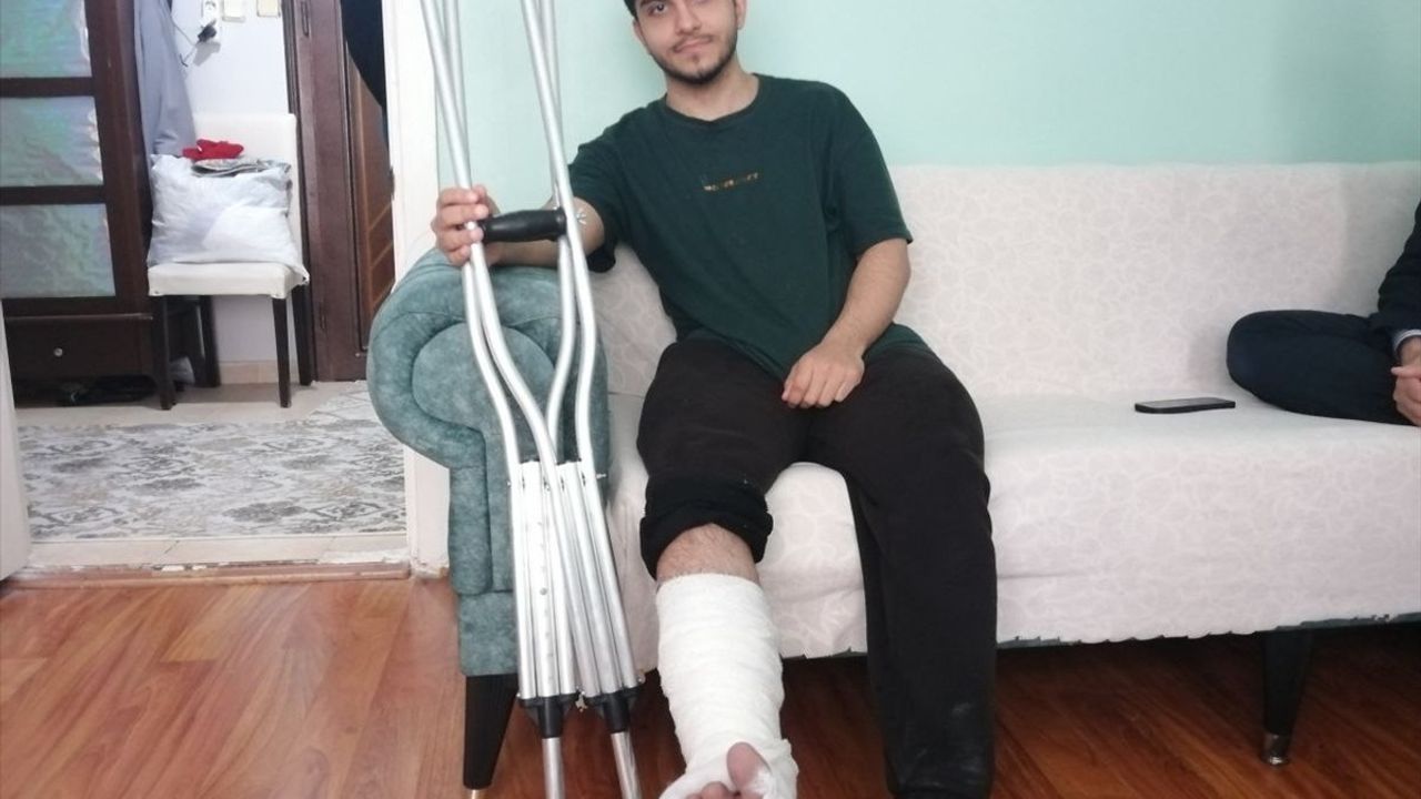 Panik Anlarında Hayatta Kalma: Depremde Otomobile Atlayan Genç