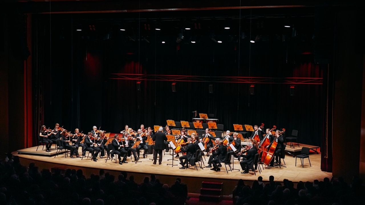 Pinchas Zukerman İstanbul'da Müzikseverlerle Buluştu