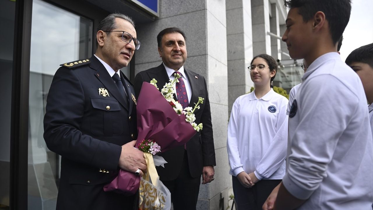 Polis Haftası'nda Emniyet Müdürü Yıldız'a Öğrenci Ziyareti