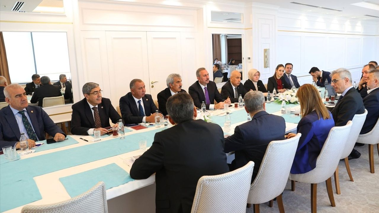 Sağlık Bakanı Kemal Memişoğlu Milletvekilleriyle Sağlık Hizmetlerini Görüştü
