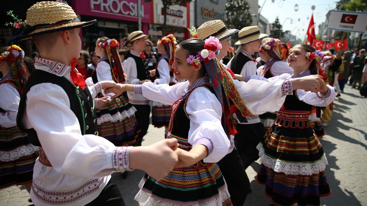 Sakarya 15. Uluslararası Halk Oyunları Festivali Başladı