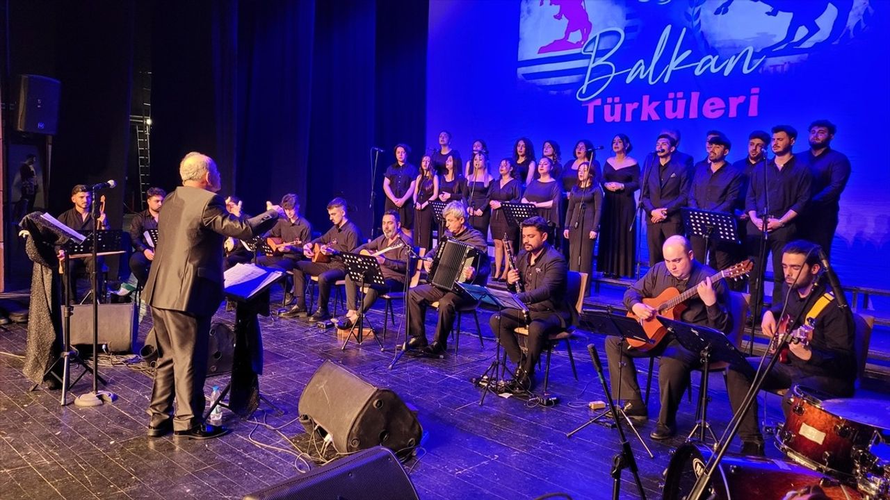 Samsun'da Balkan Türküleri Konseri Coşkusu