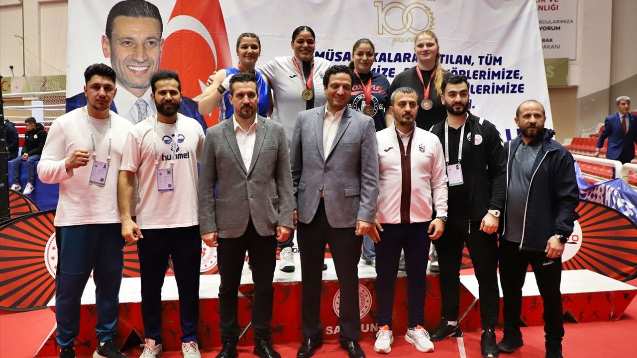 Samsun'da Kadın Boks Şampiyonası Tamamlandı