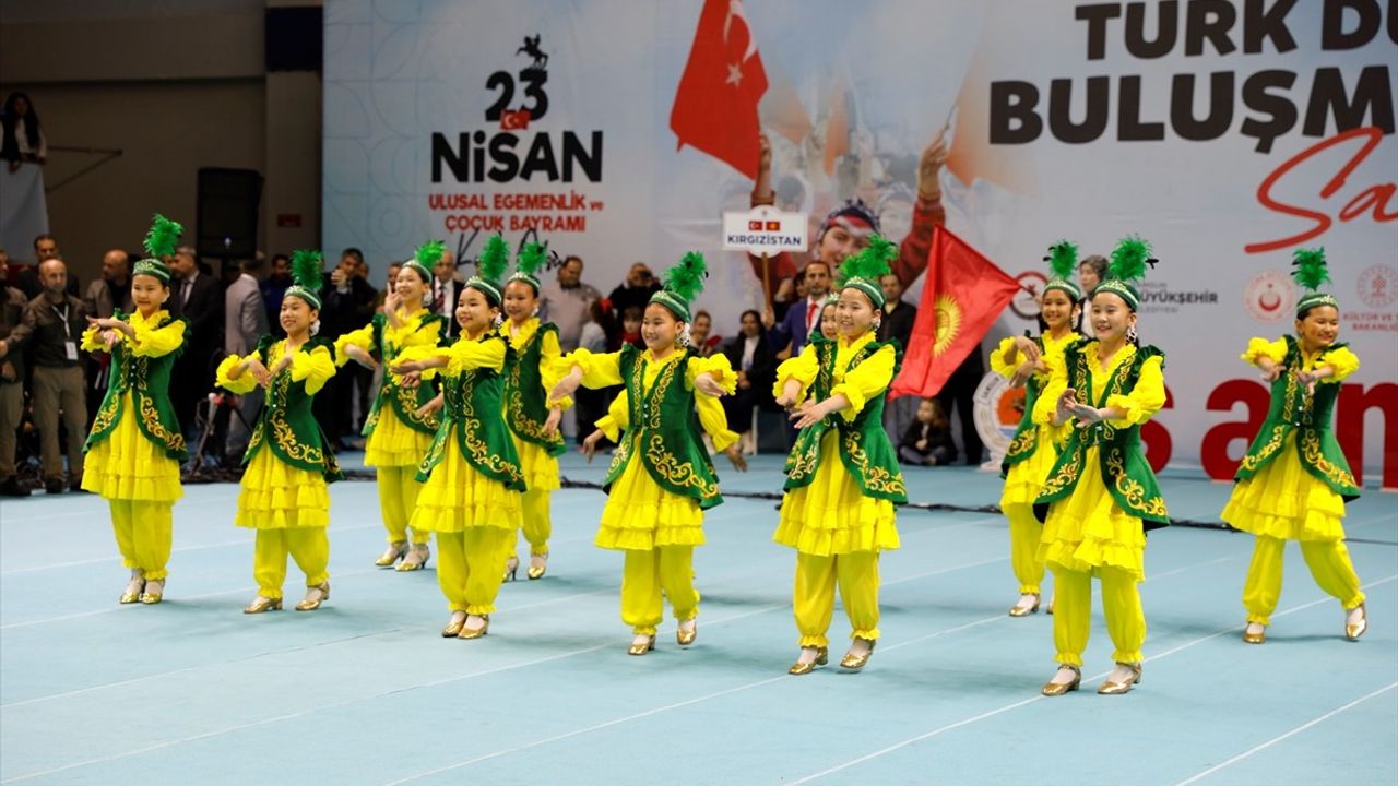 Samsun'da Türk Dünyası Çocuk Festivali Renkli Görüntülere Ev Sahipliği Yaptı