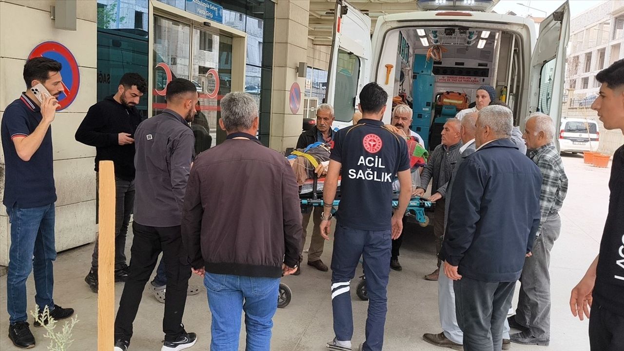 Siirt'te Çapa Makinesine Ayağı Sıkışan Kişi Yaralandı